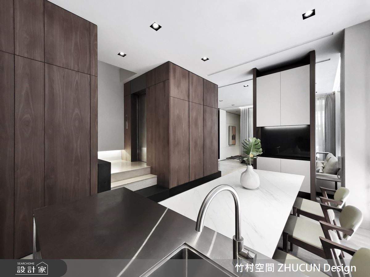 111坪的中古屋是一三代同堂之家,建物類型為透天別墅