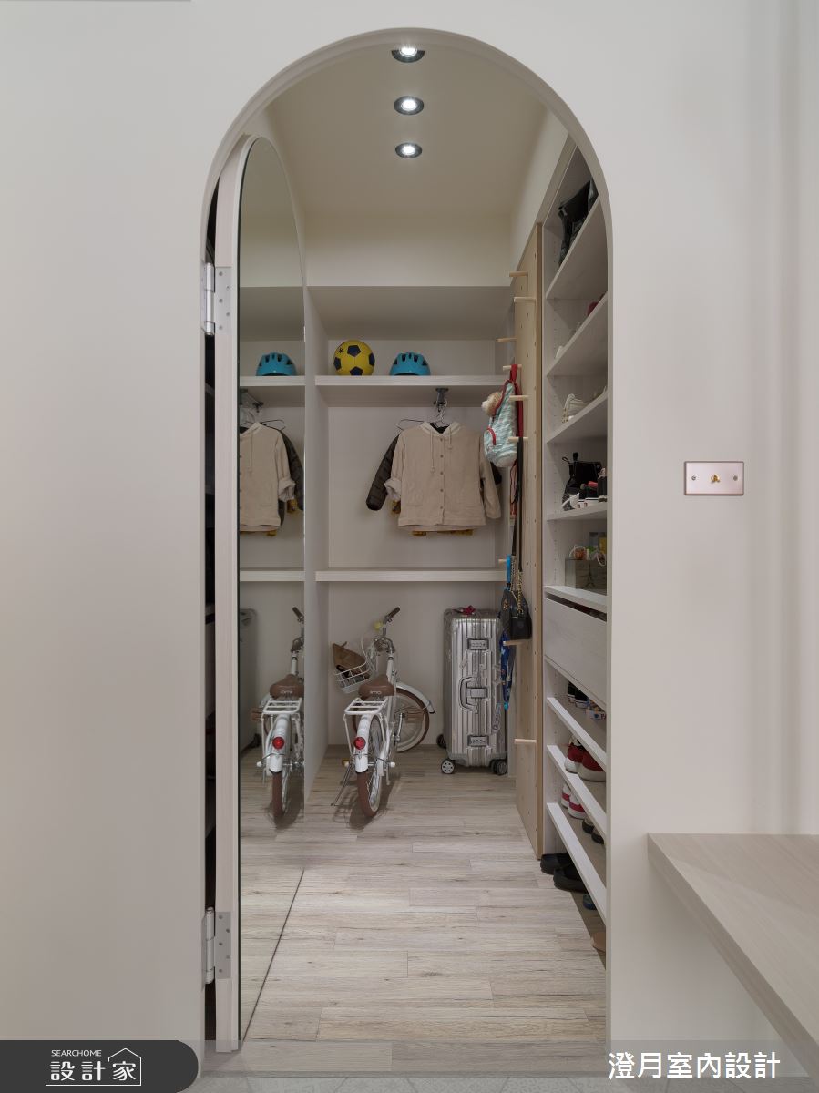 35坪老屋,原始屋況面臨採光不佳的窘況,更有著嚴重的