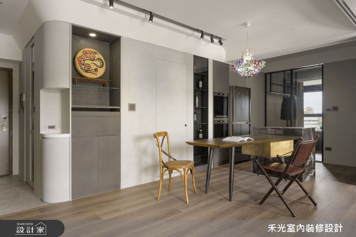 20 坪混搭風住宅,考量屋主的實際需求,選擇灰色與大