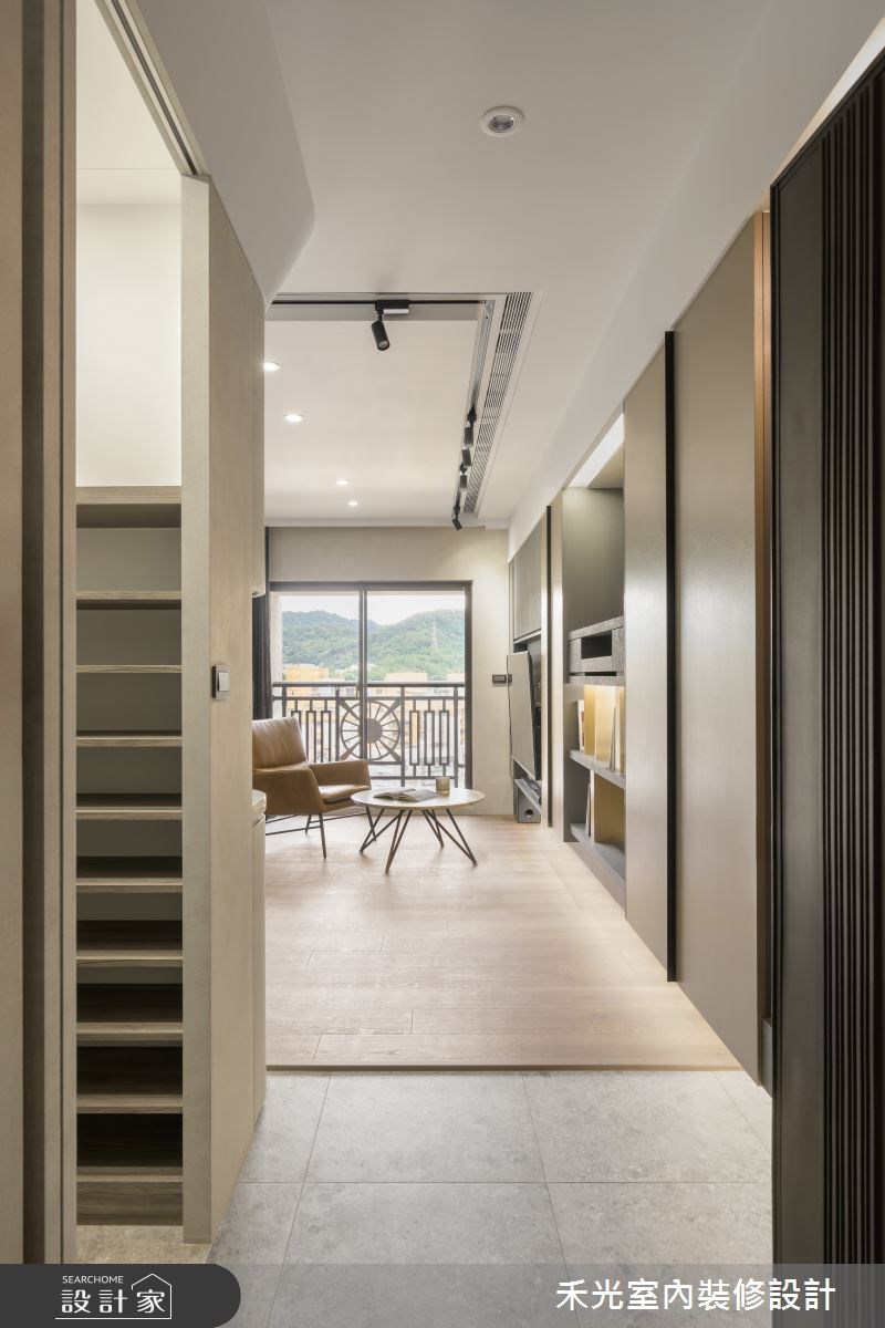 20 坪混搭風住宅,考量屋主的實際需求,選擇灰色與大