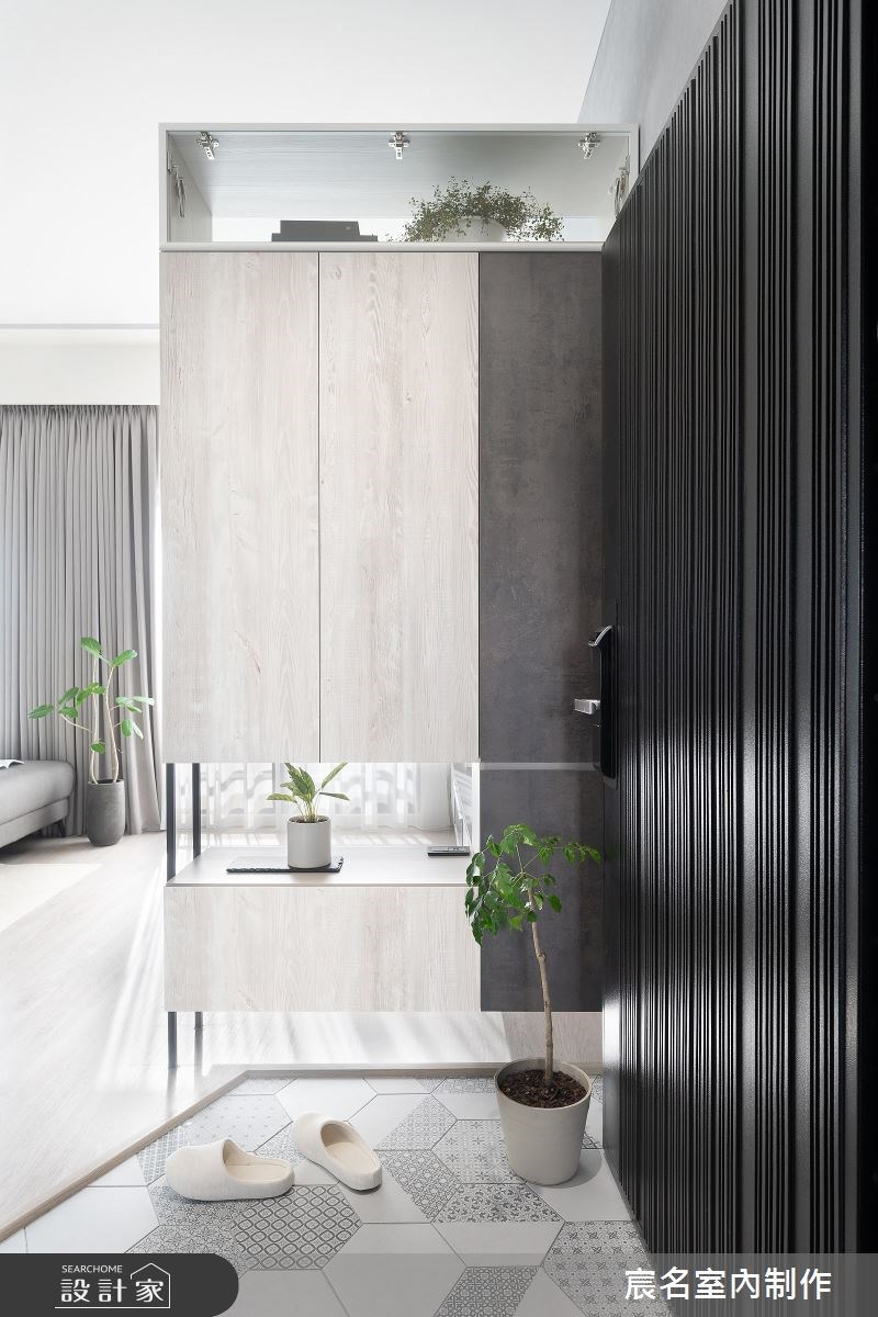 看著陽光灑落屋內的倒影搖曳，自在的遊走於居家個個場