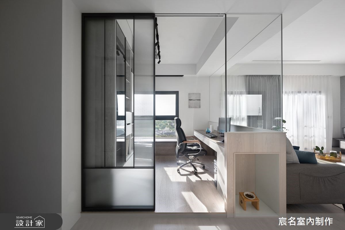 看著陽光灑落屋內的倒影搖曳，自在的遊走於居家個個場