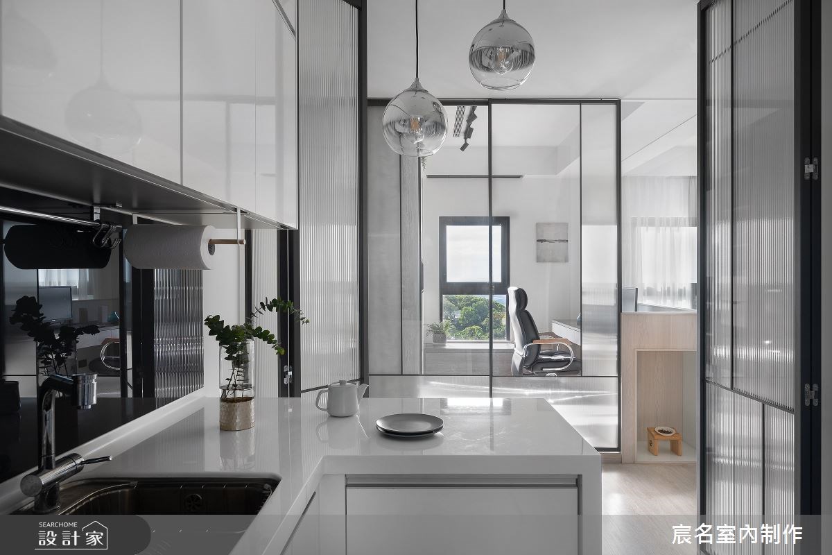 看著陽光灑落屋內的倒影搖曳，自在的遊走於居家個個場