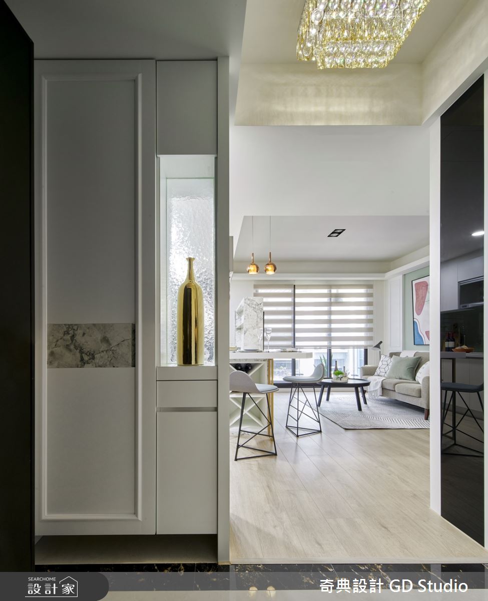 20坪的新成屋居住成員為2位大人、2位小孩，原始格局為