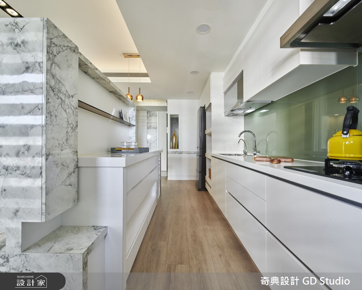 20坪的新成屋居住成員為2位大人、2位小孩，原始格局為