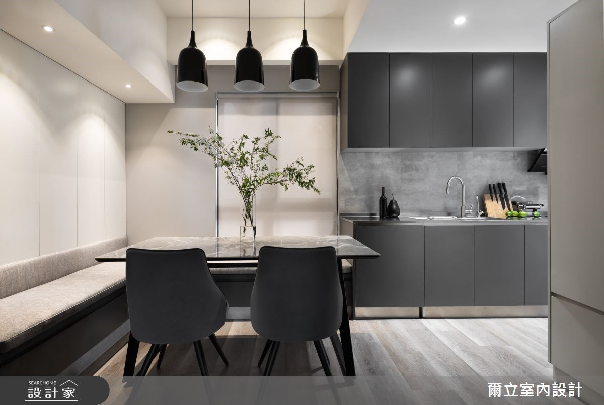 36 坪中古屋拆除餐廚隔牆,利用玻璃隔間引入陽光拓展