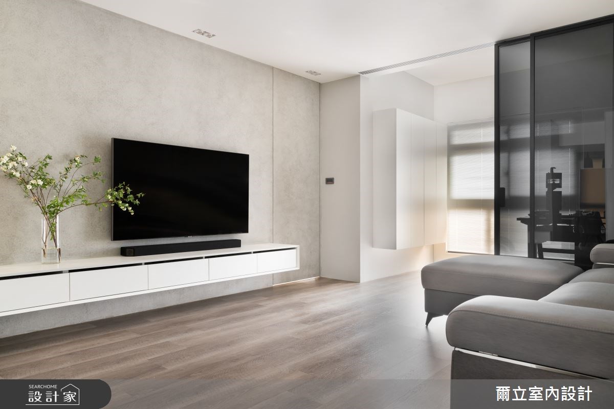 36 坪中古屋拆除餐廚隔牆,利用玻璃隔間引入陽光拓展