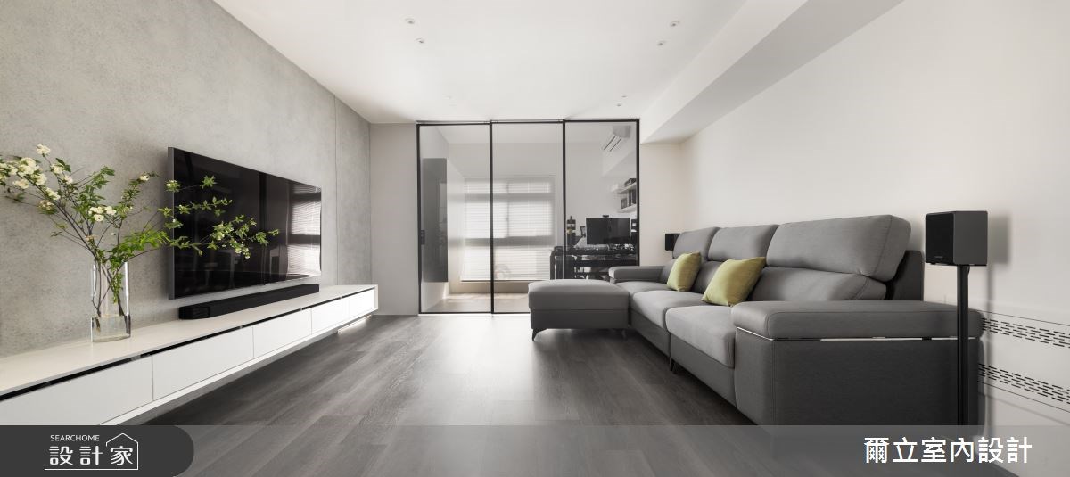 36 坪中古屋拆除餐廚隔牆,利用玻璃隔間引入陽光拓展