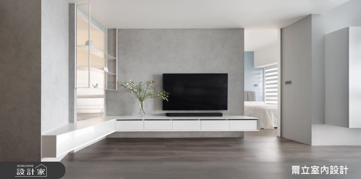 36 坪中古屋拆除餐廚隔牆,利用玻璃隔間引入陽光拓展