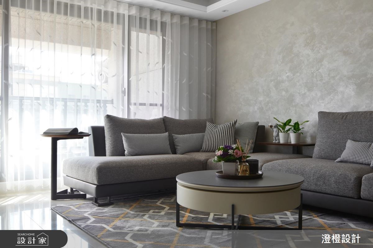 45坪半毛胚屋的狀態下，設計師不動格局維持原本客餐廳