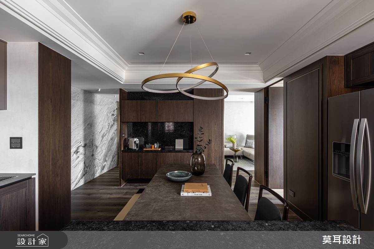 45坪的空間，設計師透過格局重整、動線梳理、運用多元