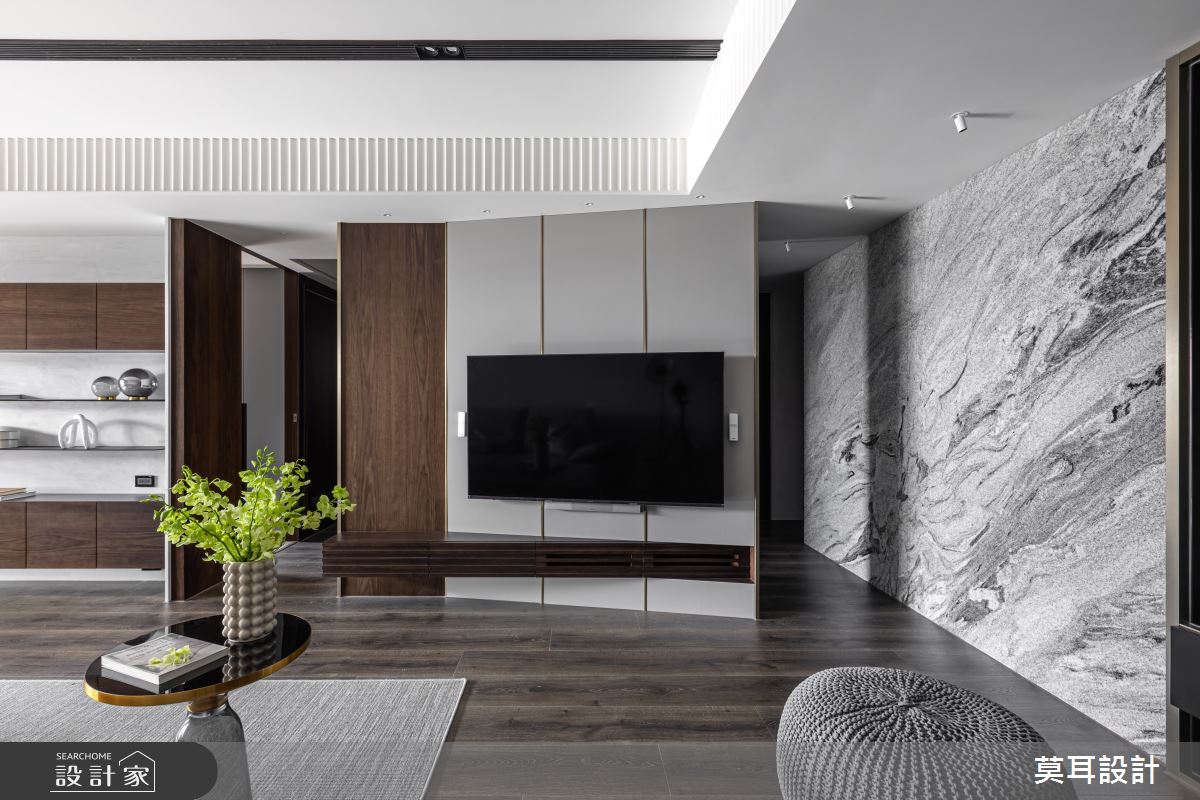 45坪的空間，設計師透過格局重整、動線梳理、運用多元