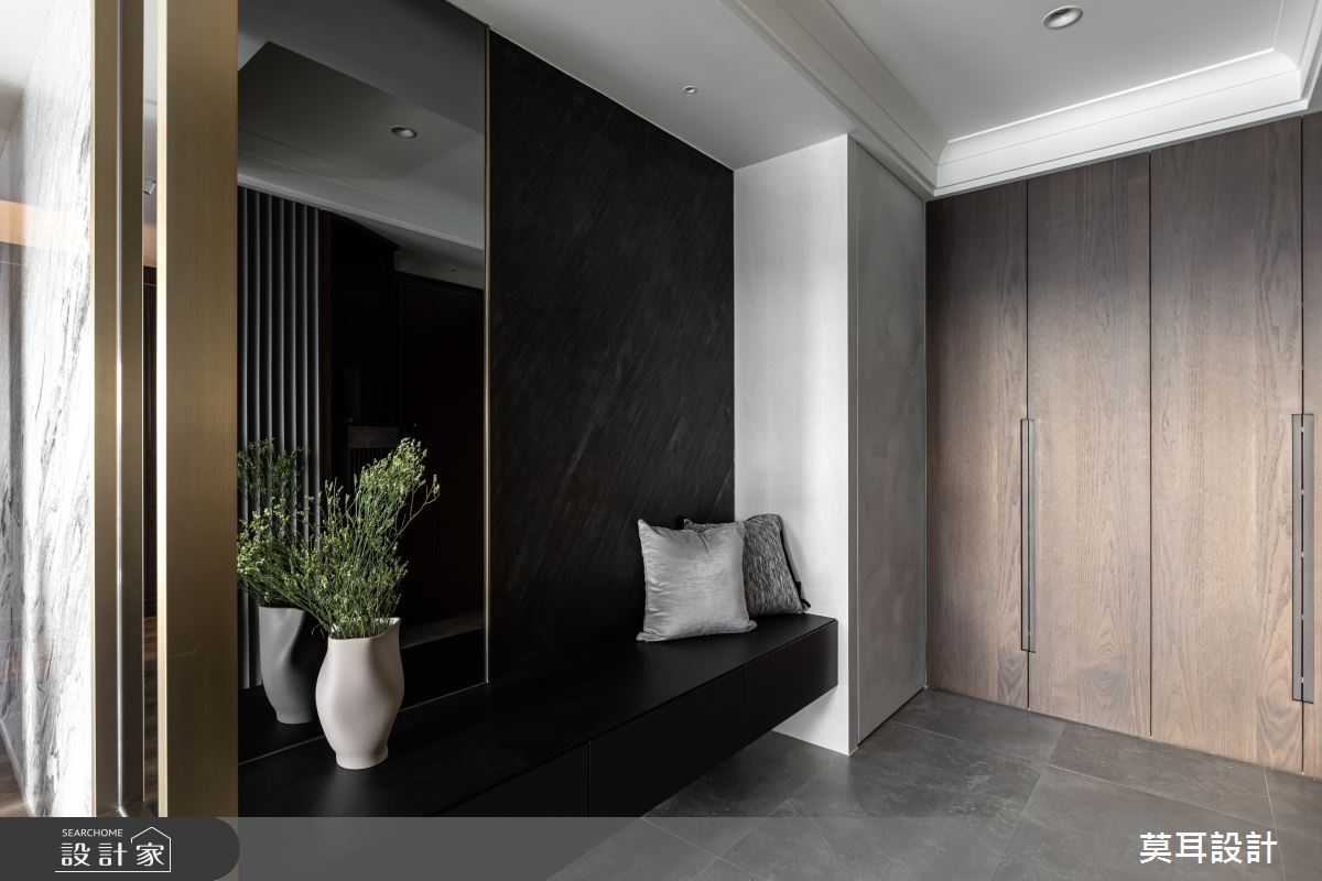 45坪的空間，設計師透過格局重整、動線梳理、運用多元