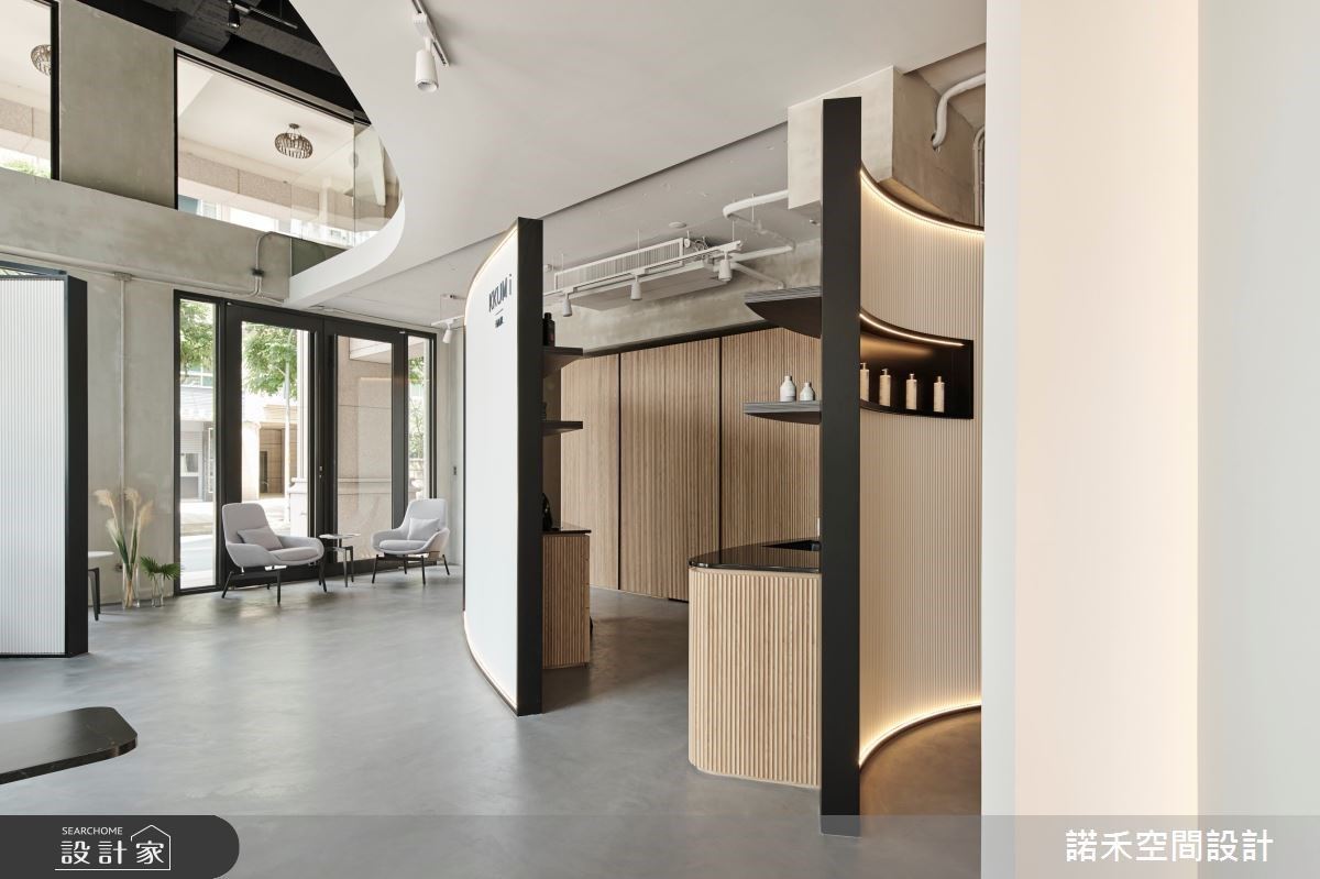 擅長以空間佈局呈現設計深度,掌握質材特性傳達空間精