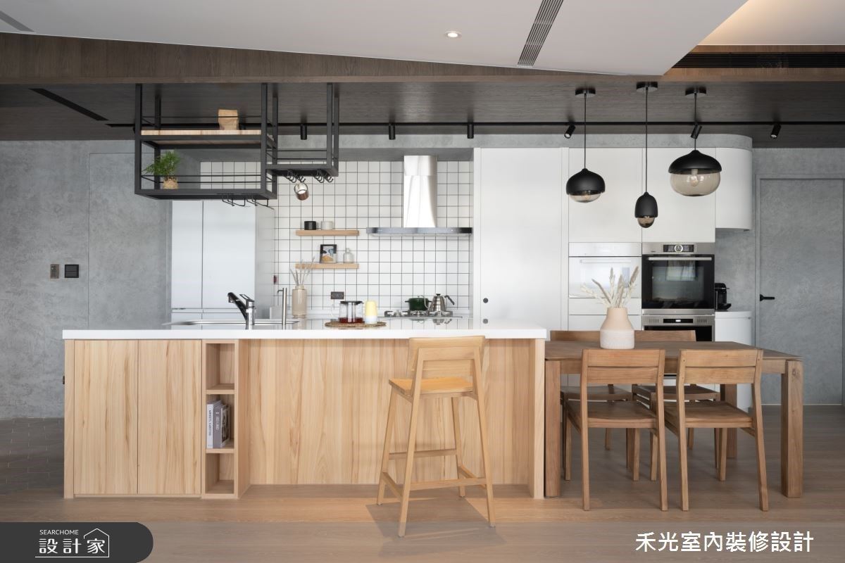 中島吧檯是烹飪愛好者不可或缺的設計亮點，但除此之外