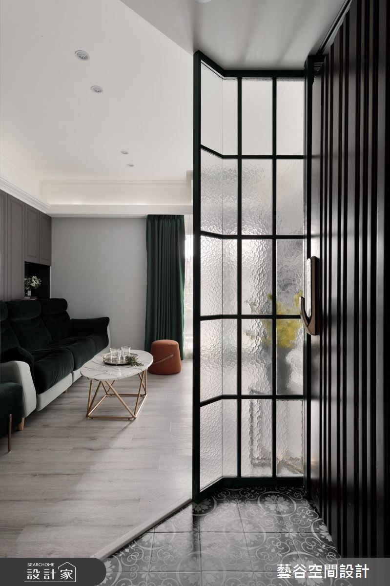 28坪三房兩廳透過斜角設計,創造迎賓玄關,藝谷空間設