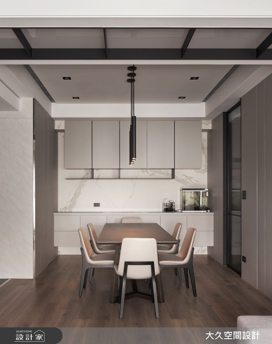 近35坪開放的空間裡,以飯店風質感做為室內基調,掌握