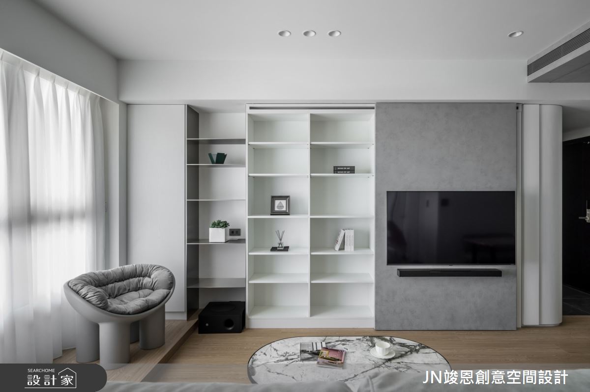 為了迎接新生兒的到來，這對年輕夫妻結束漂泊的租房人