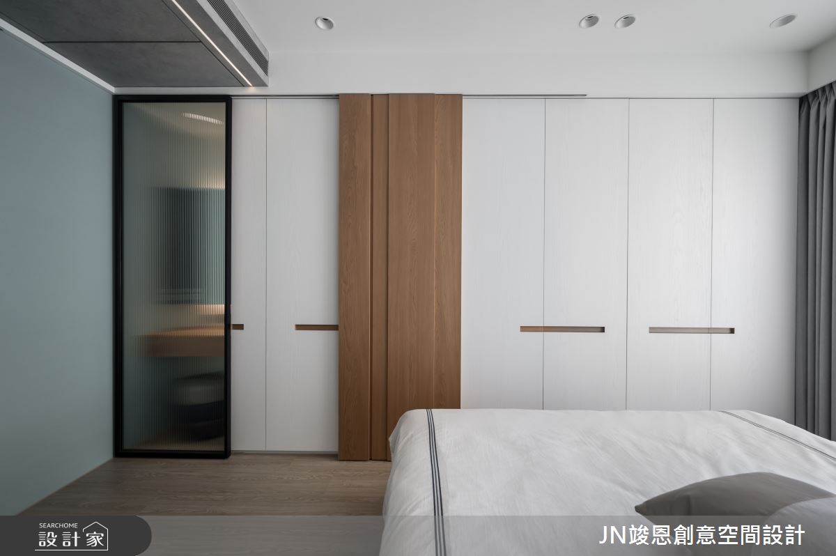 為了迎接新生兒的到來，這對年輕夫妻結束漂泊的租房人