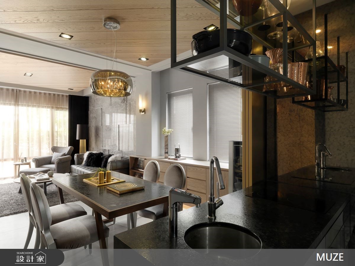 真正的優雅與奢華，往往巧妙隱藏於無形間。這間百坪透