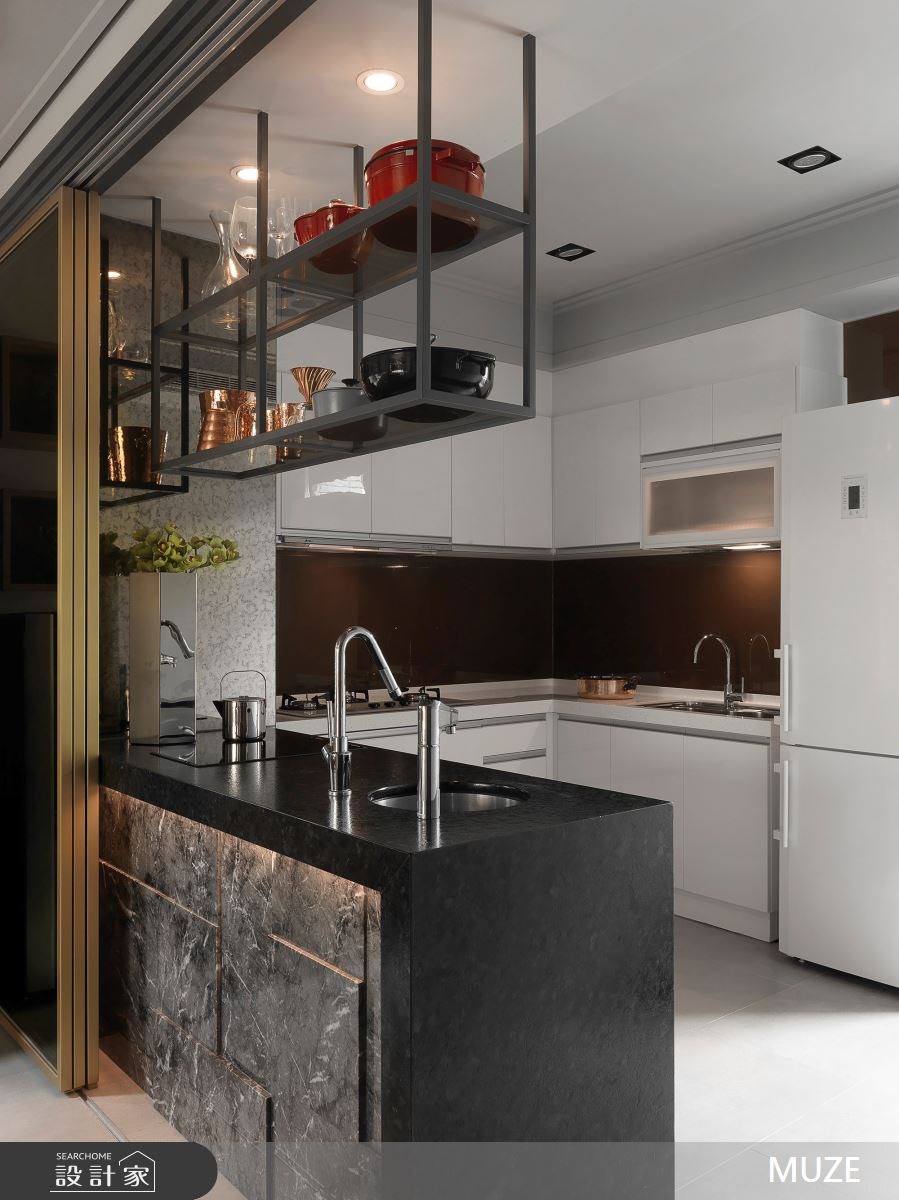 真正的優雅與奢華，往往巧妙隱藏於無形間。這間百坪透