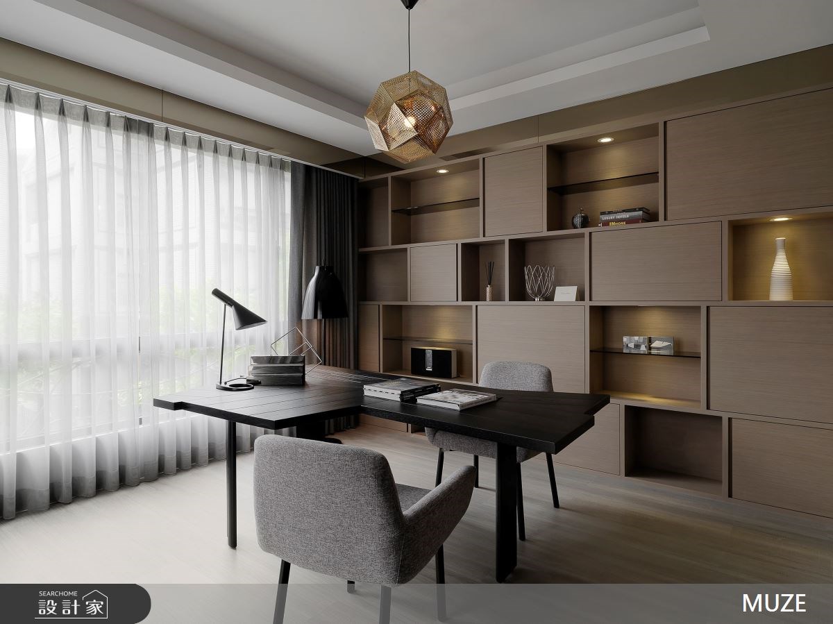 真正的優雅與奢華，往往巧妙隱藏於無形間。這間百坪透