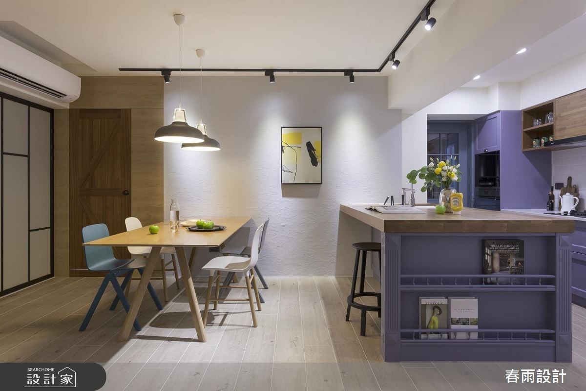 走過多年時光的39坪老屋,透過整面白百葉窗將陽光引入