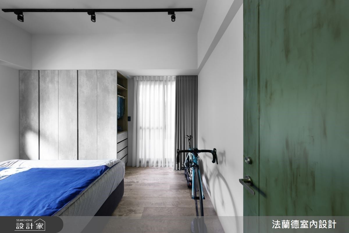 以風格強烈的工業風定調,設計師更選用許多特色配件及