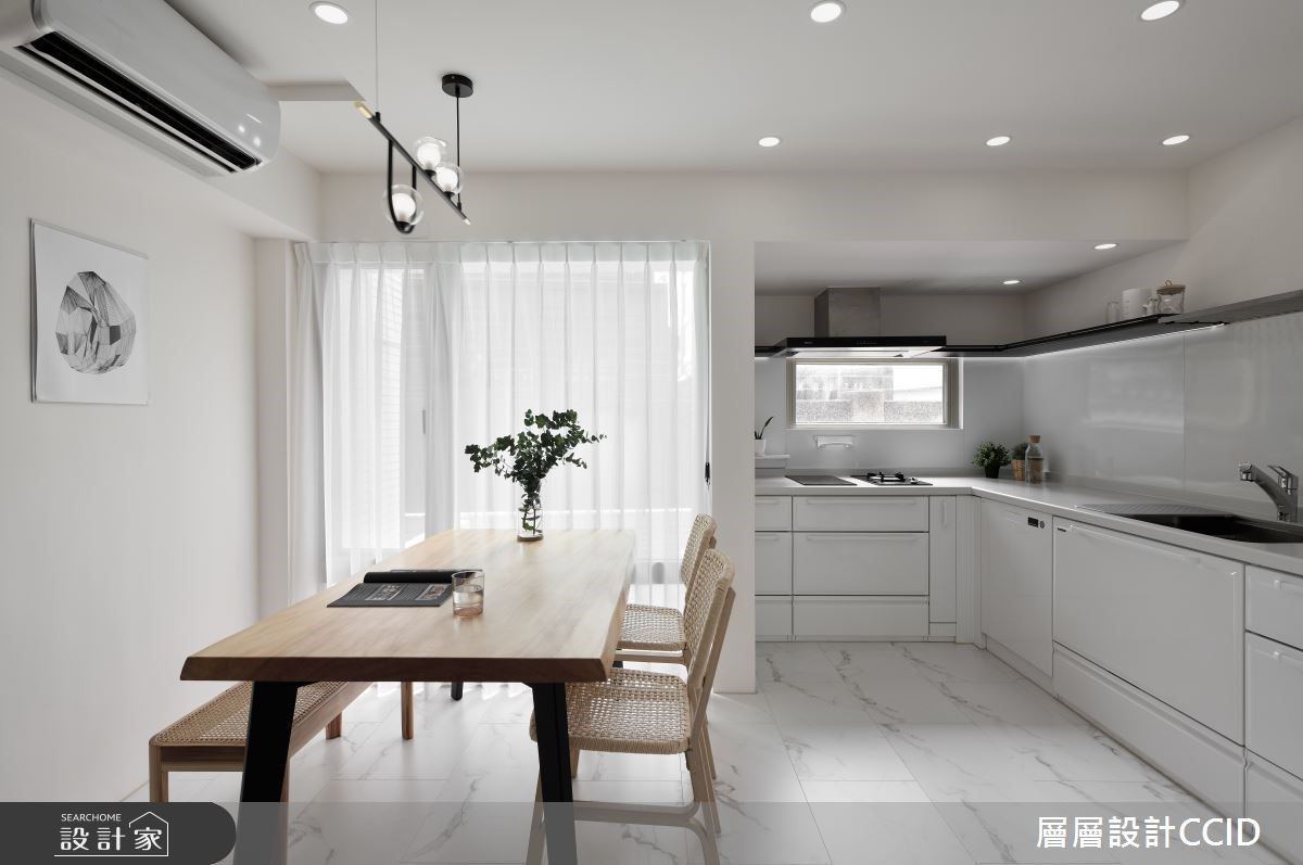 為老屋刷上優雅的純白，在屋內盡情擺上自己喜歡的東西