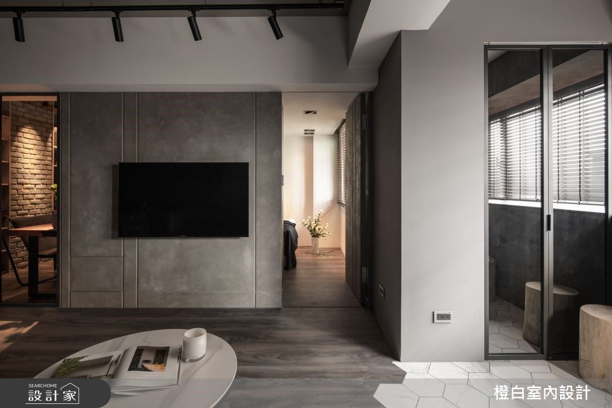 25坪室內空間融入現代風與工業風特質,揉入自然材質與