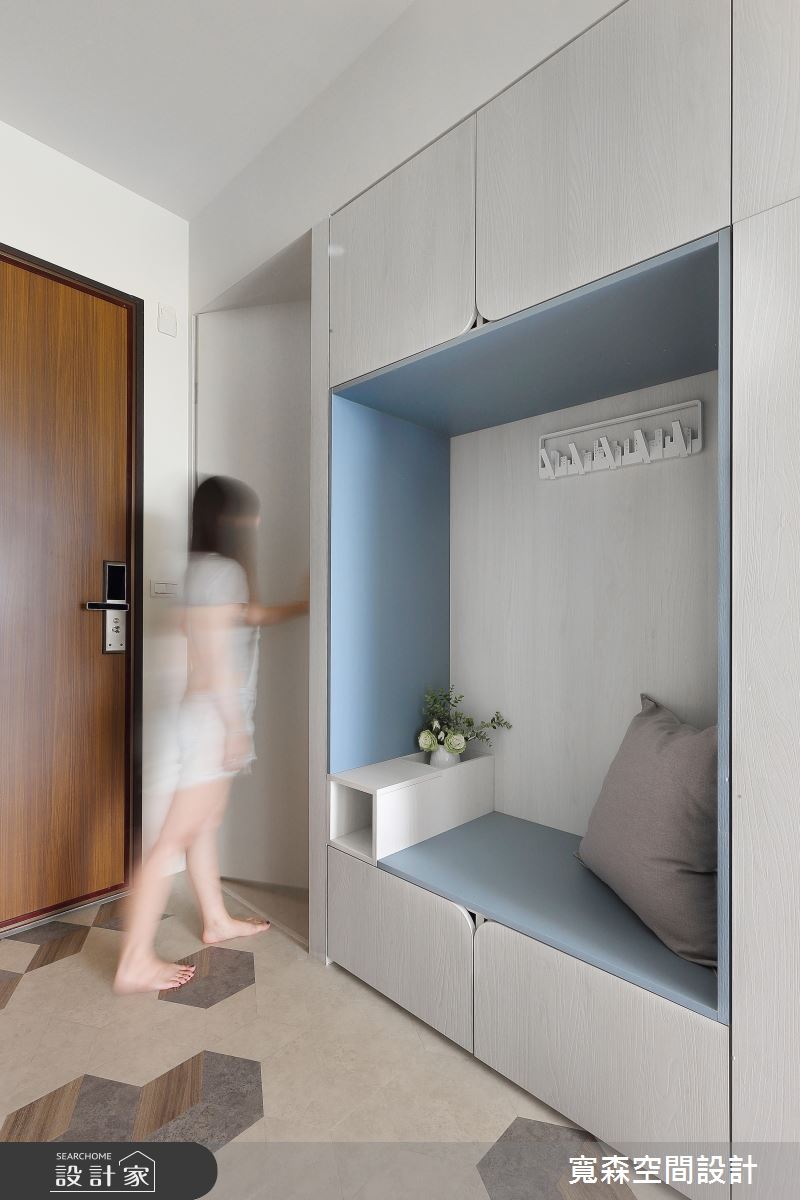 28坪混搭宅內,以輕淺色彩為基底鋪敘清爽的空間意象,