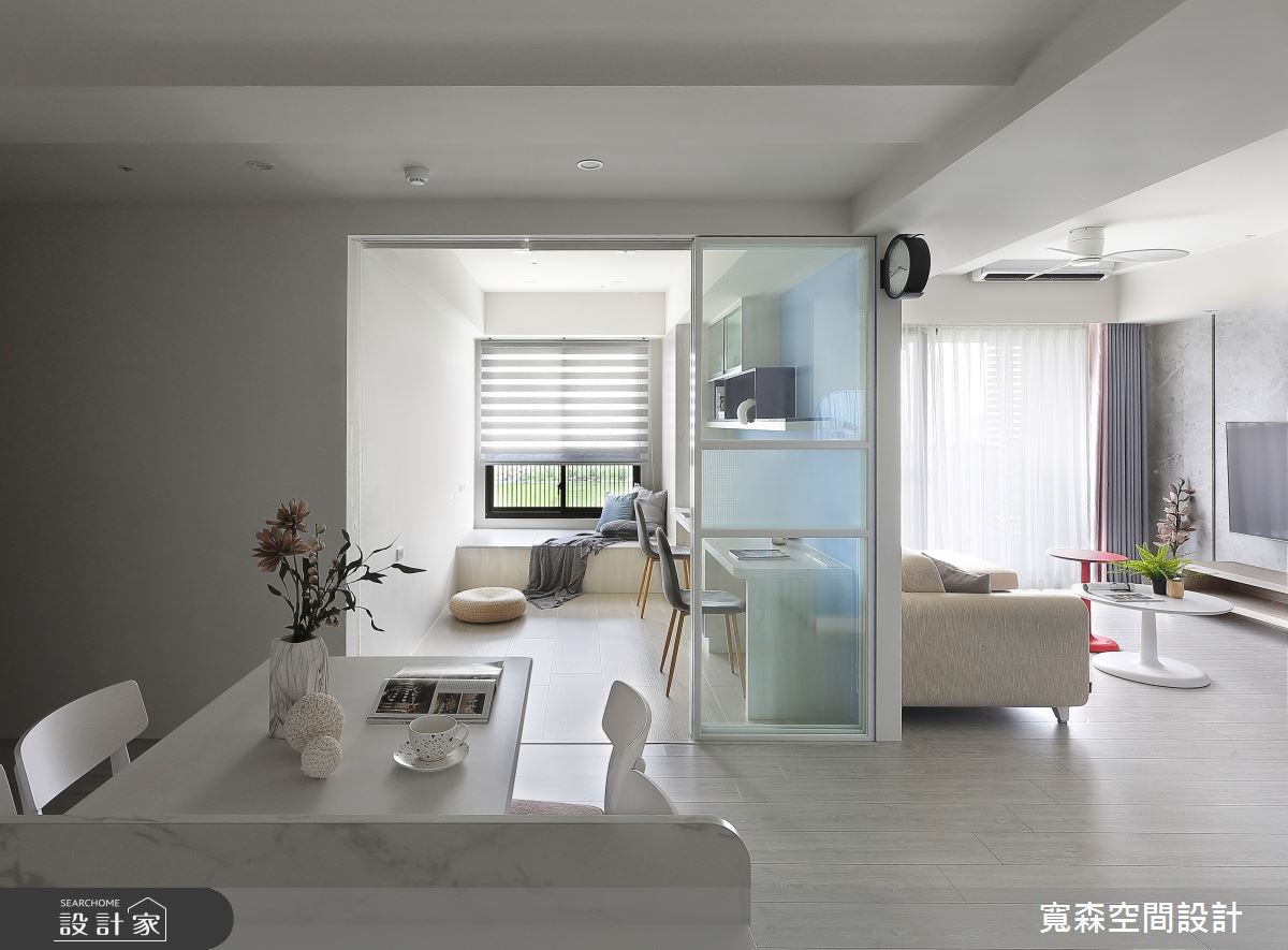 28坪混搭宅內,以輕淺色彩為基底鋪敘清爽的空間意象,