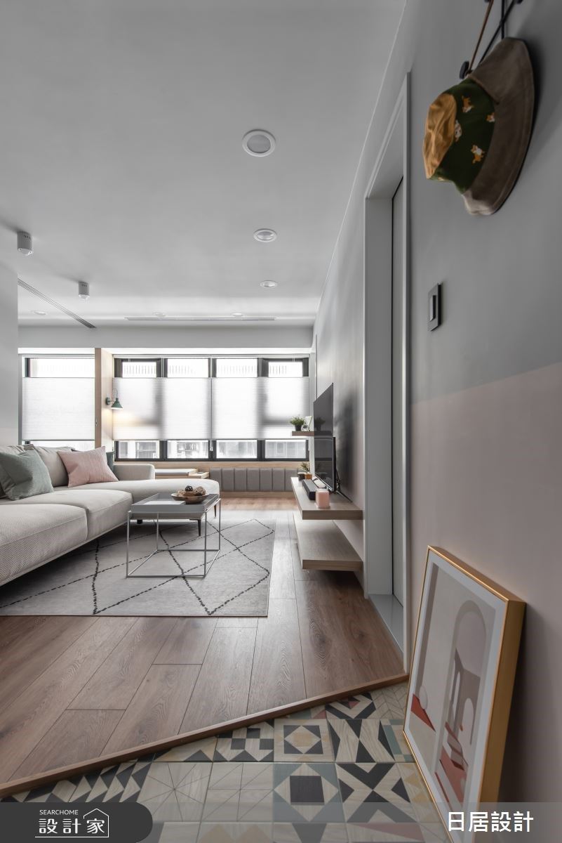 18坪混搭風的三房兩廳新成屋，屋主喜歡粉紅色，但因為
