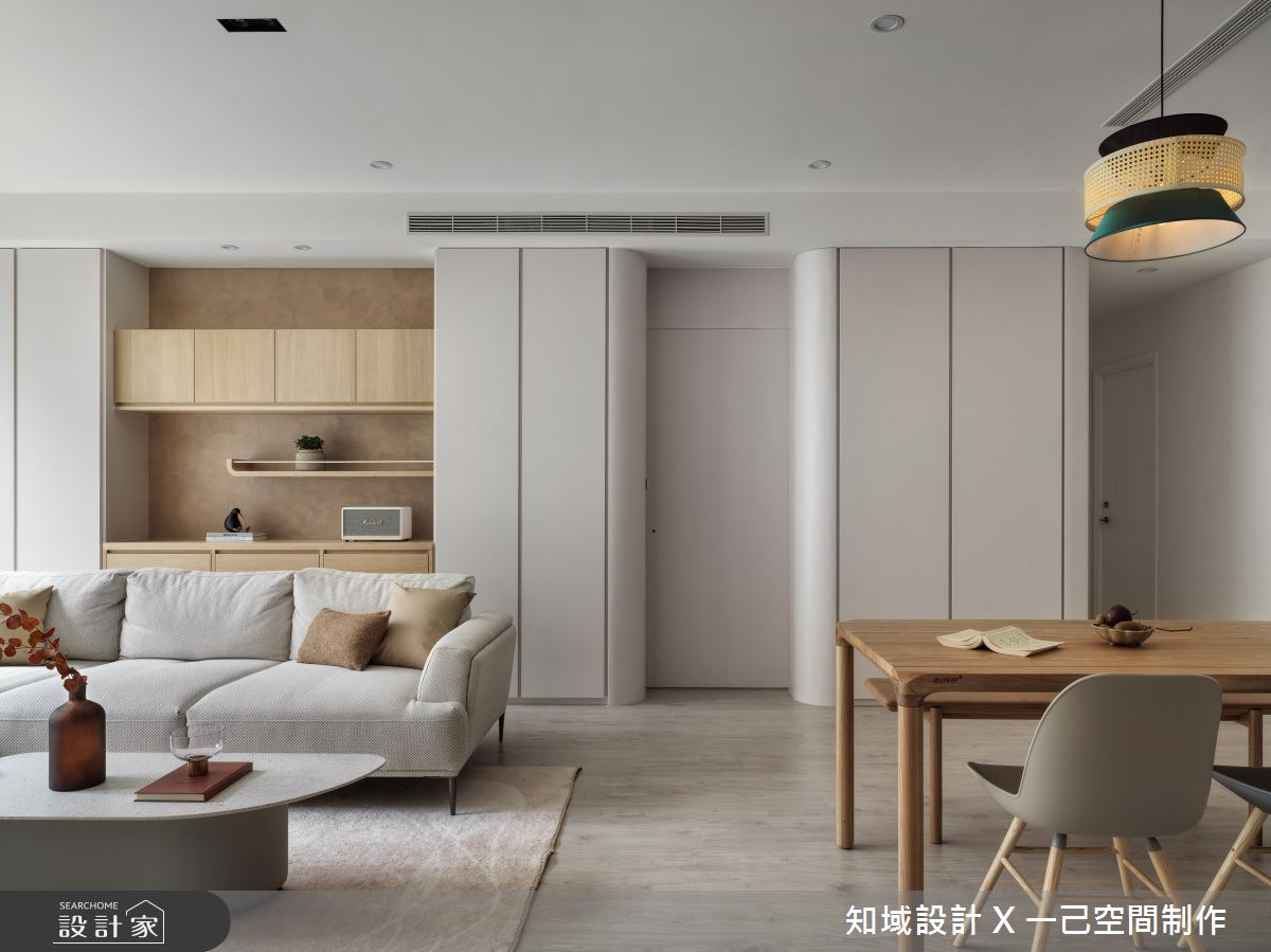 這間四口之家居住的北歐風住宅,光線明亮,收納空間充