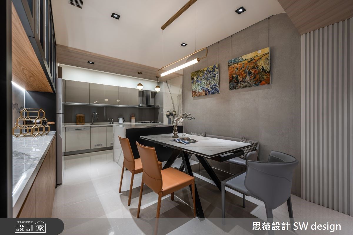 屋主是一家四口和一隻貓，一家人希望住家容易清潔、精