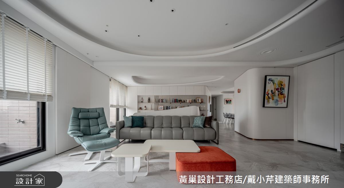 玄關不規則線條包覆畸零空間,打造雕塑般櫃體。