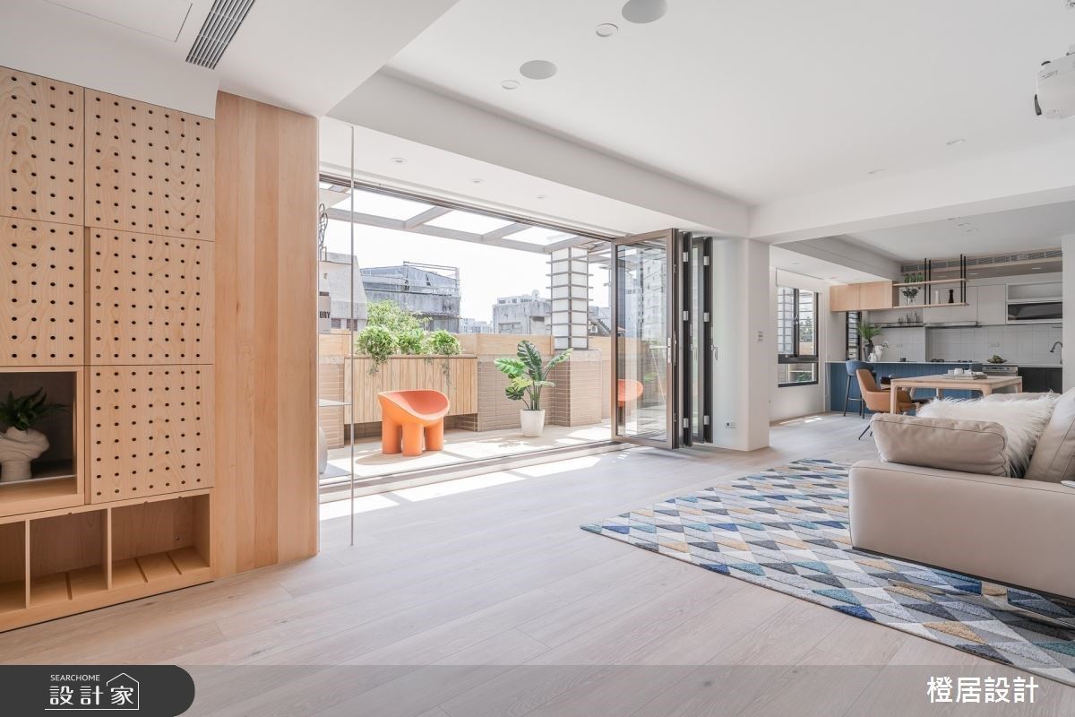 容貌清爽清淡，第一眼印象不深刻，卻非常耐看，這「鹽