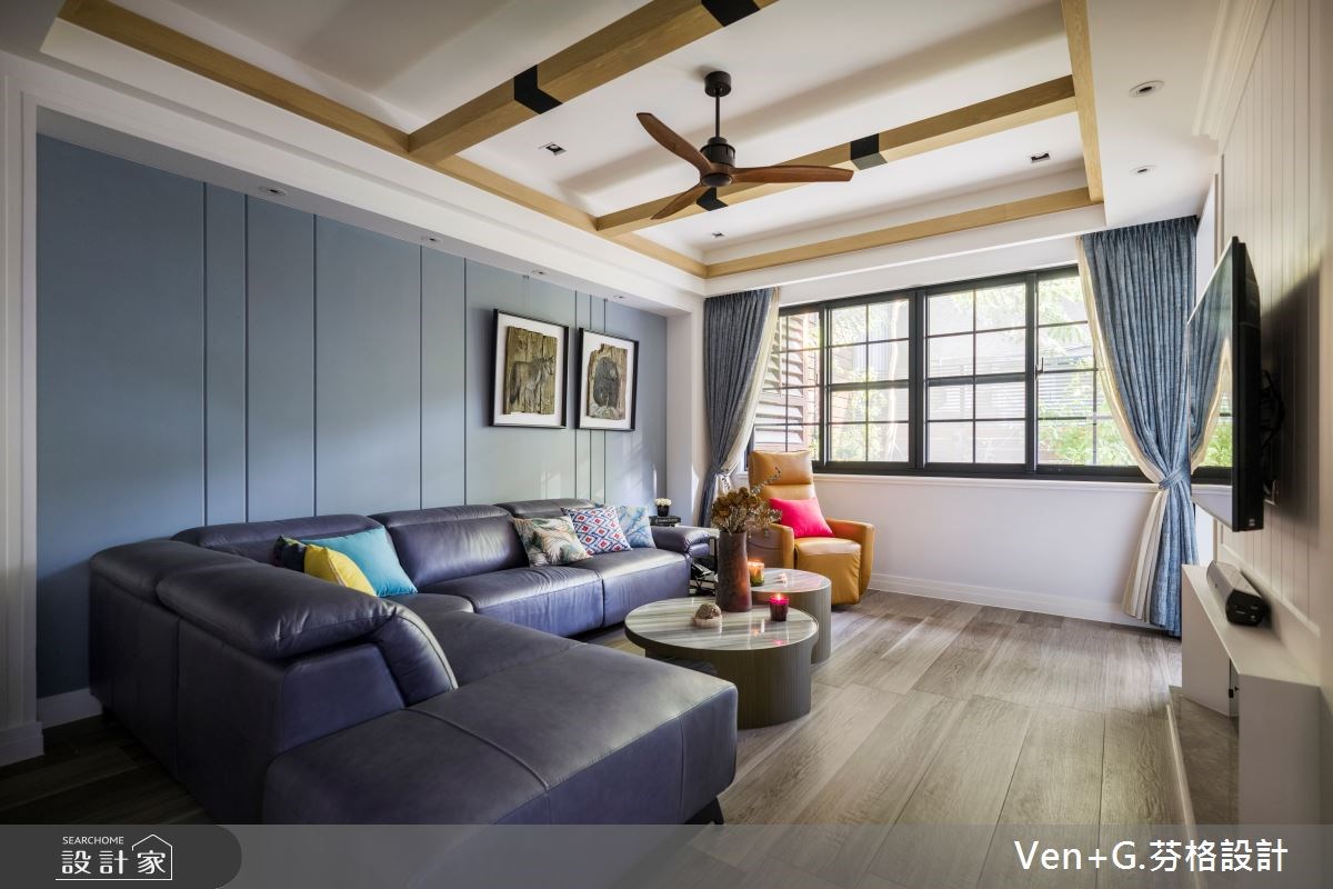 超過 40 年的老透天裡帶著中式建築元素與西式設計,設