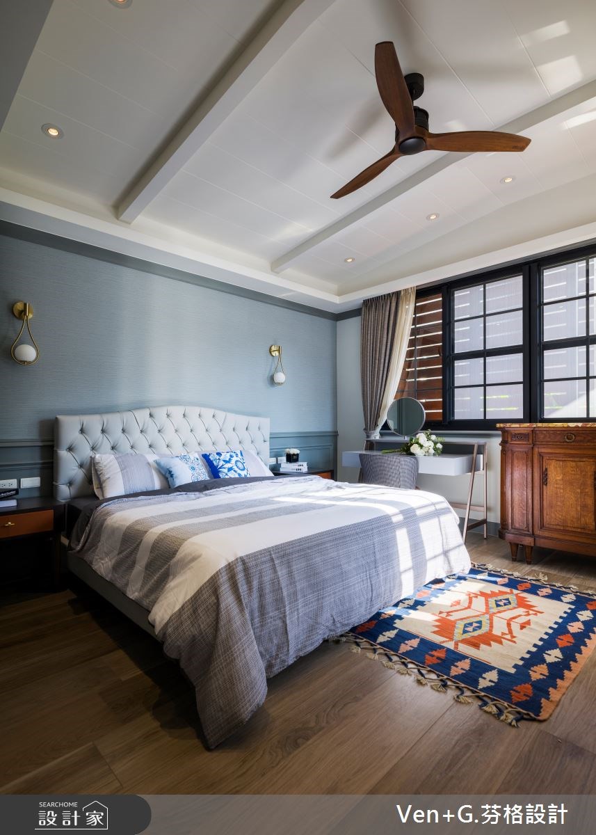 超過 40 年的老透天裡帶著中式建築元素與西式設計,設