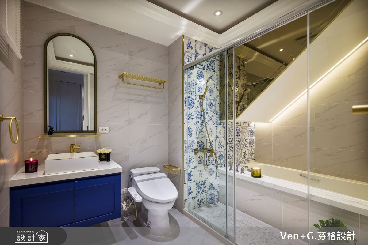 超過 40 年的老透天裡帶著中式建築元素與西式設計,設