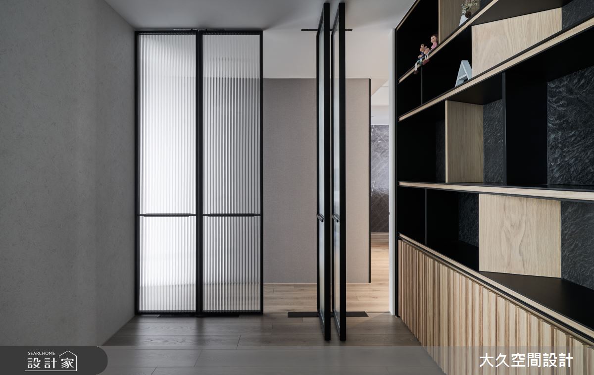 43 坪現代風住宅,以四房兩廳的格局滿足一家四口生活