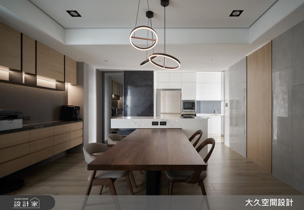 43 坪現代風住宅,以四房兩廳的格局滿足一家四口生活