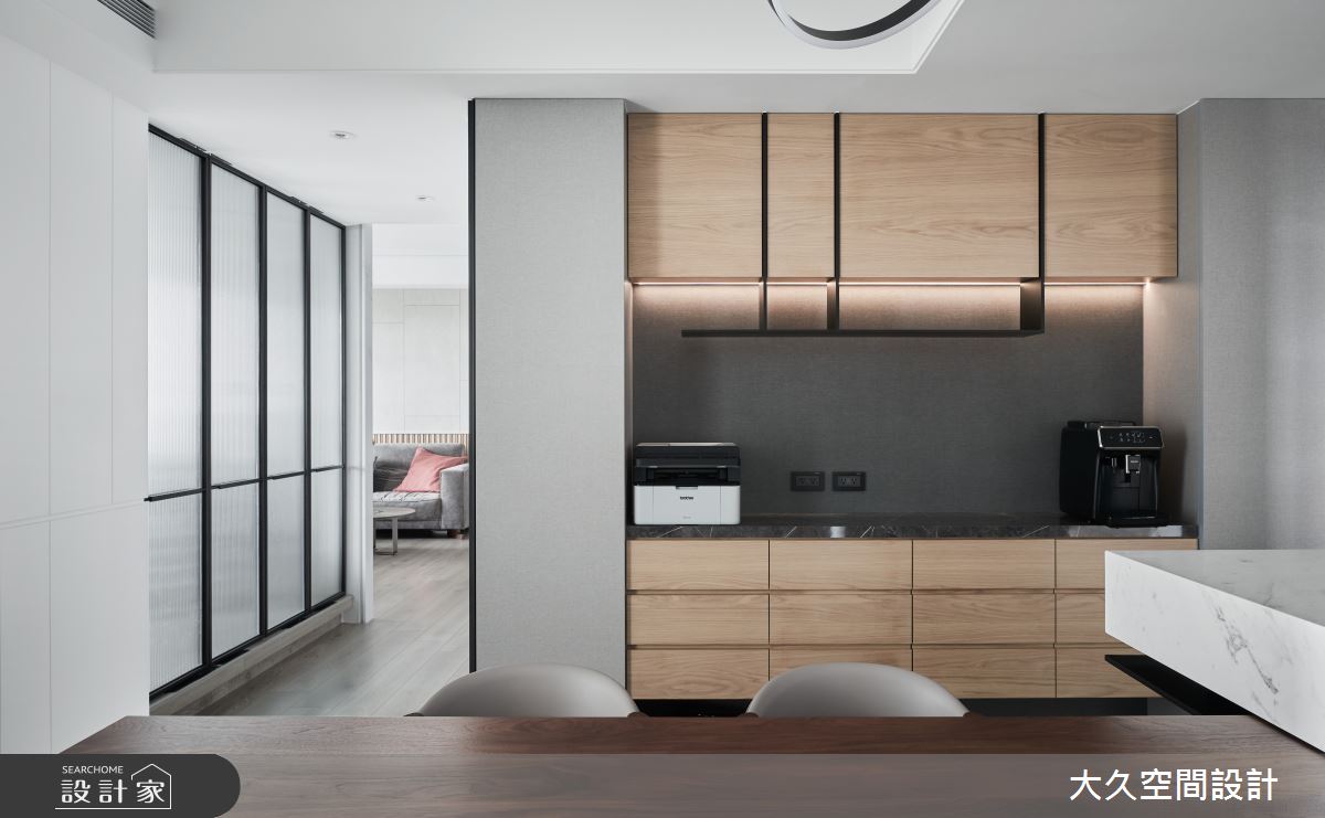 43 坪現代風住宅,以四房兩廳的格局滿足一家四口生活