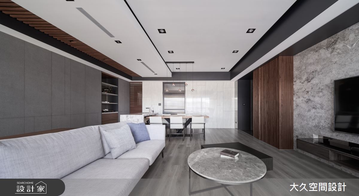 35 坪住宅設計,以深色木質配上大理石為主軸,奠定低