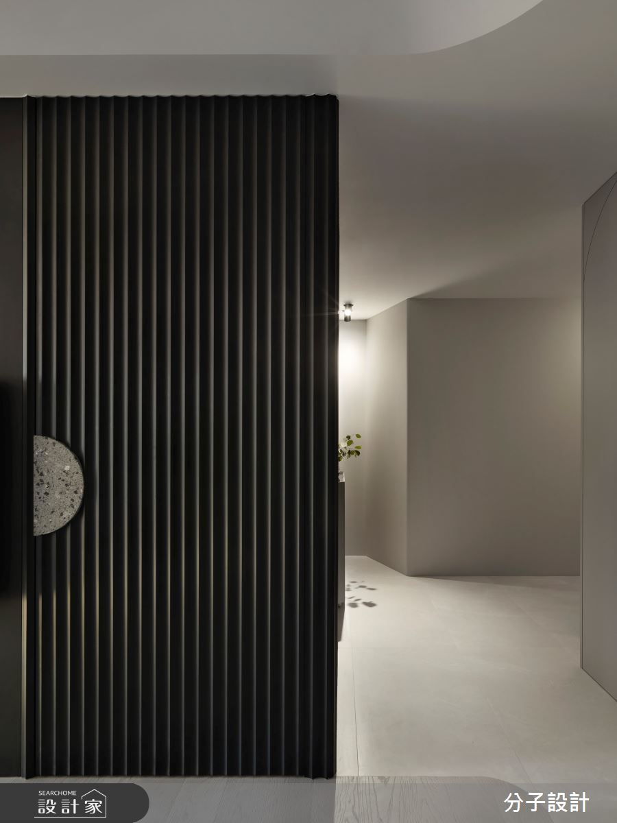 此案為全棟毛胚屋，設計師於客變階段細心聆聽居者需求