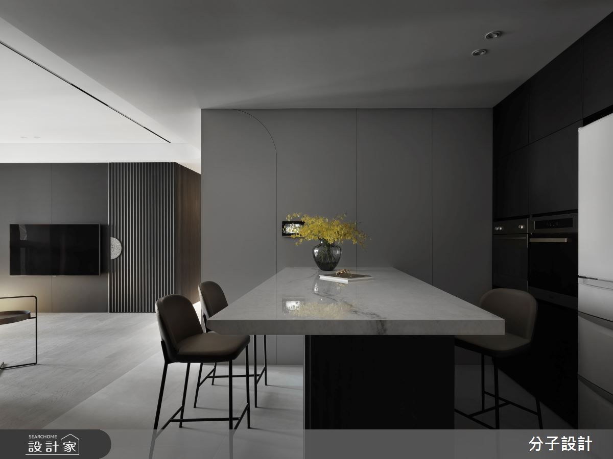 此案為全棟毛胚屋，設計師於客變階段細心聆聽居者需求