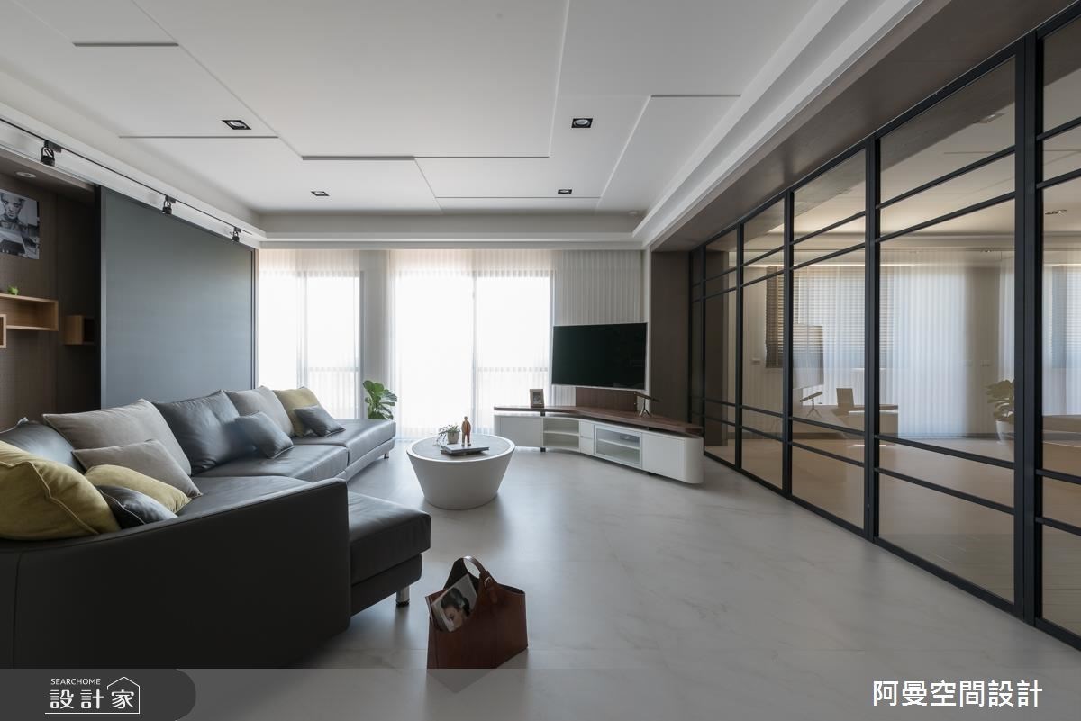 面對生活，我們常被制式的想法侷限住了，但這間百坪輕