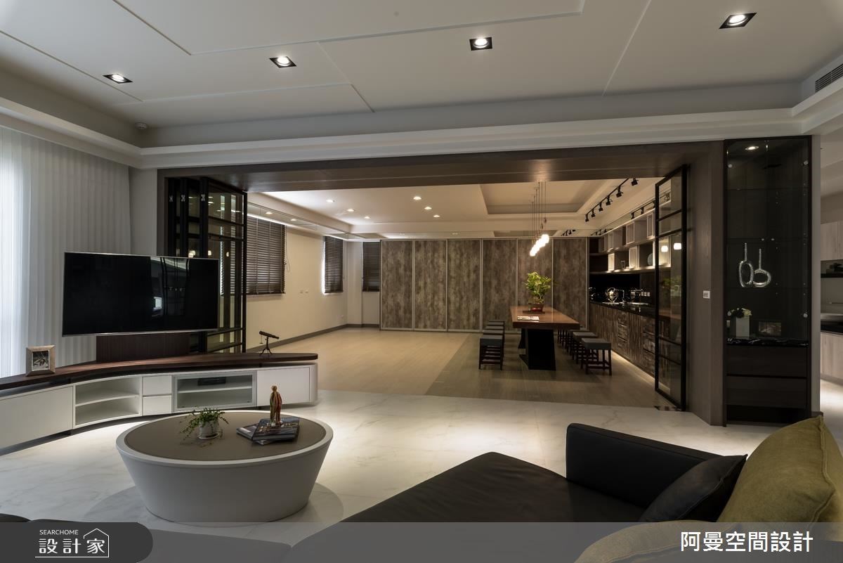 面對生活，我們常被制式的想法侷限住了，但這間百坪輕