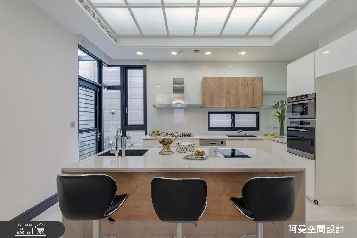 喜歡明亮光感的醫師屋主,買下這間110坪的透天別墅,