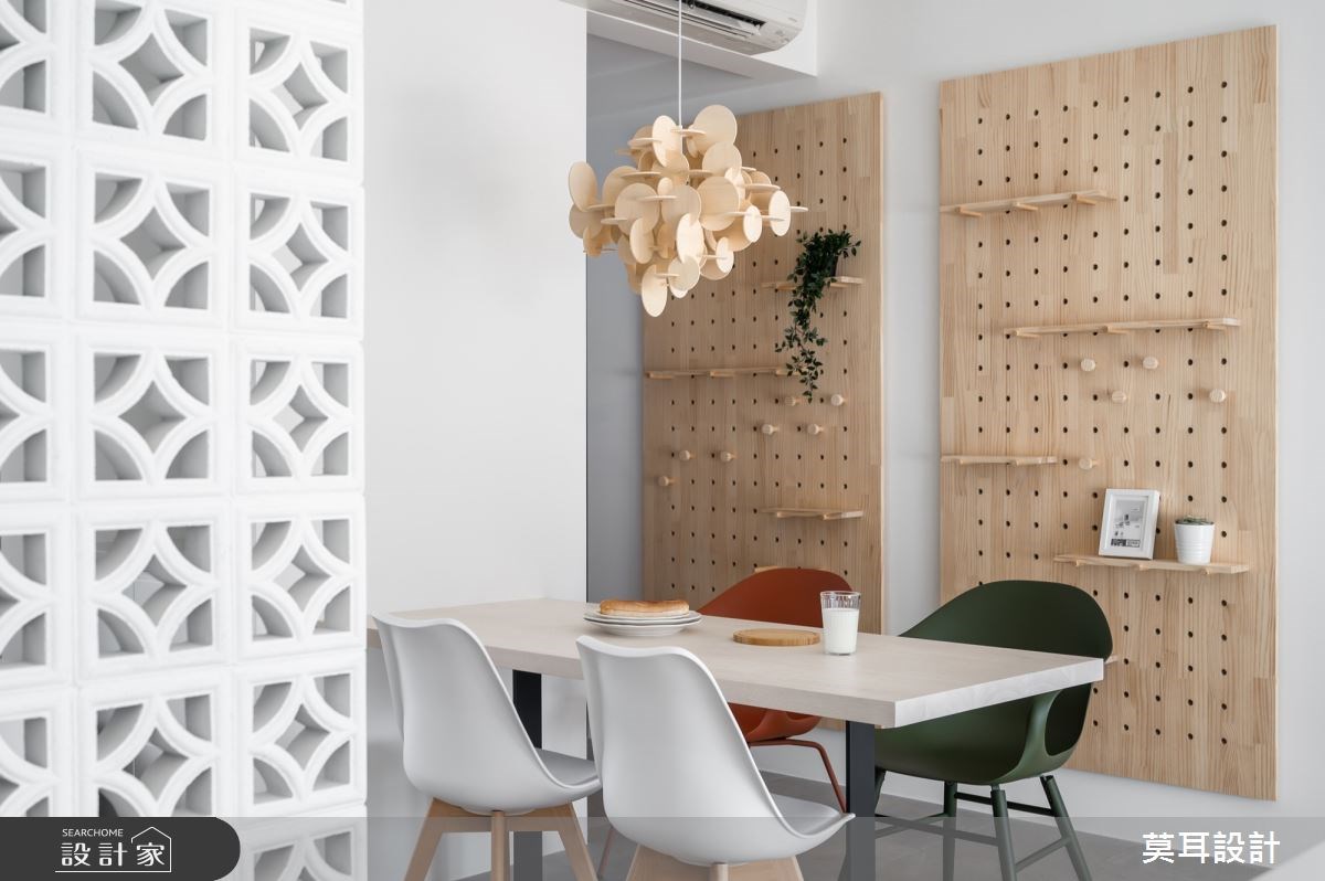 屋主夫妻買下擁有溫泉的度假宅,平時可作為長輩、小孩